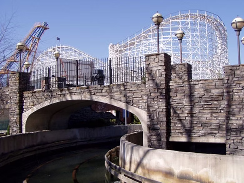 Six Flags Stone Bridge